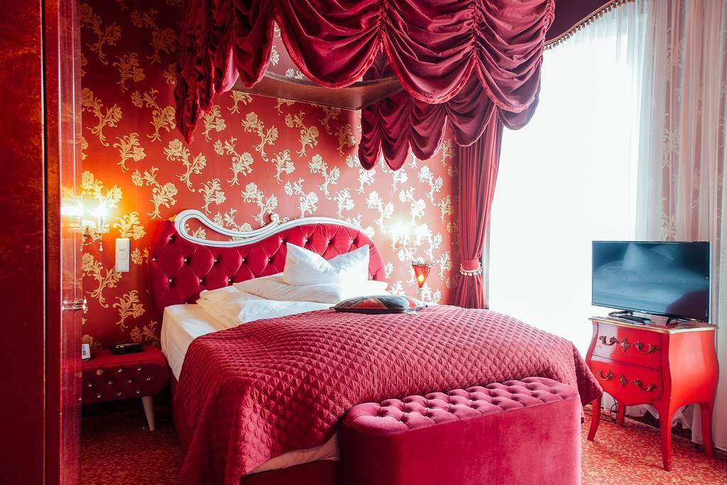 Honeymoon Room,520784490:JPEG